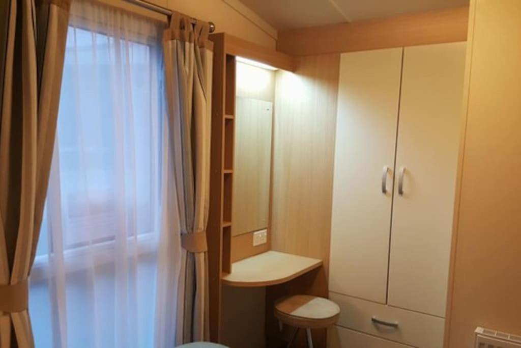 Cozy And Relaxing With Stunning Sea Views Lägenhet Lytchett Minster Exteriör bild